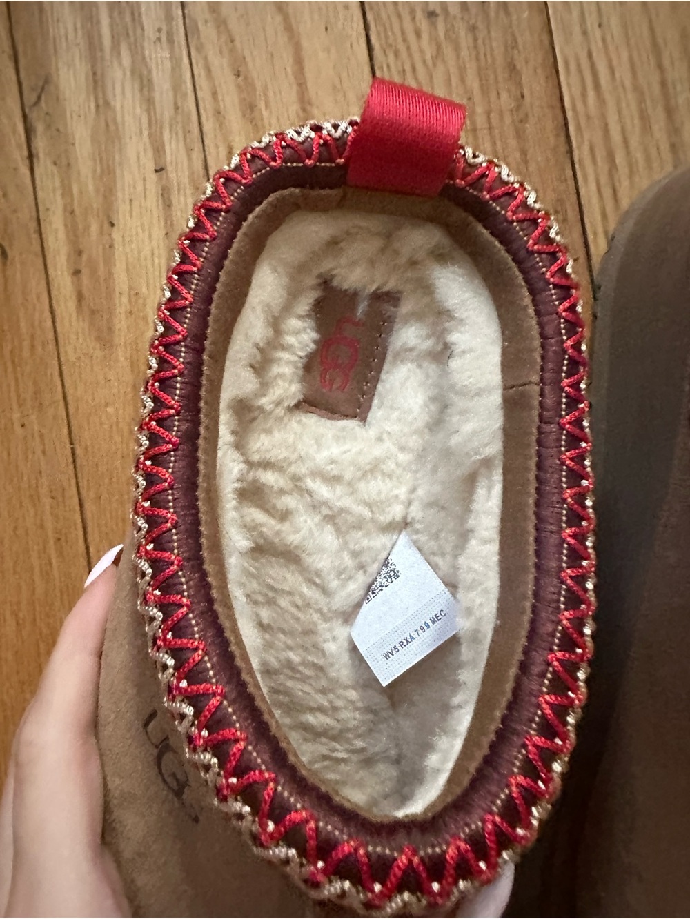 UGG Tazz like new Slip-On Mule in Chestnut with Red Trim - Picture 4 of 5